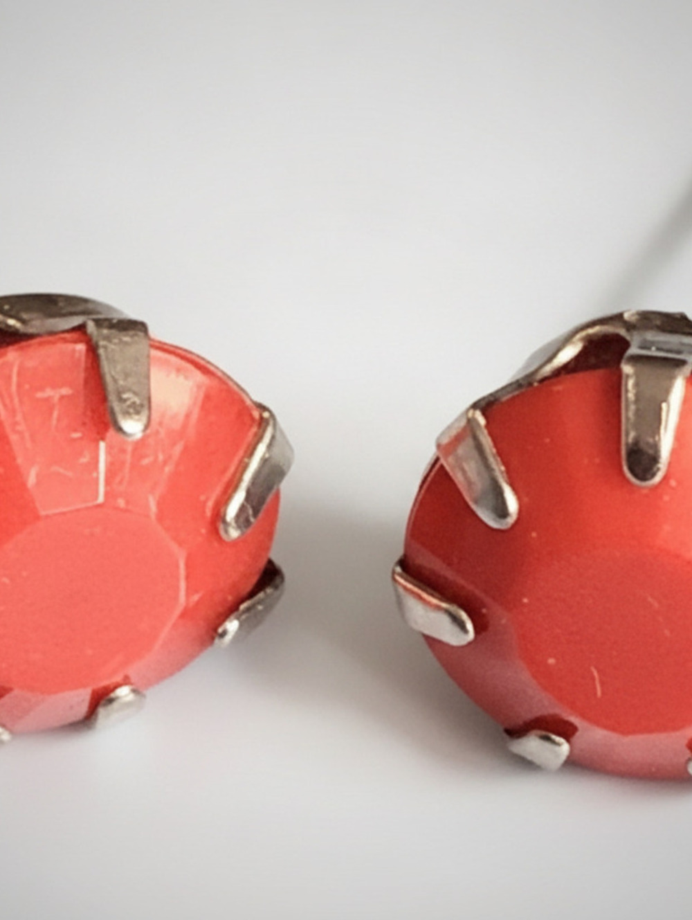 Vintage Red Glass Pierced Earrings Prong-Set Posts 14mm rp-18